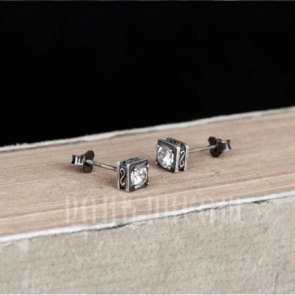 NEW ARRIVAL S925 Sterling Silver Retro Square Four Claw Zircon Earrings